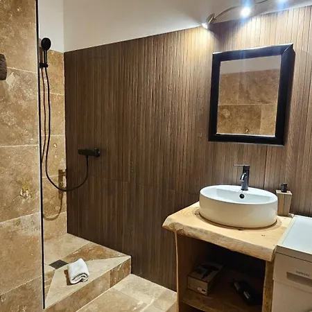 T2 Paisible Quartier Vigna Majo, Apartamento *